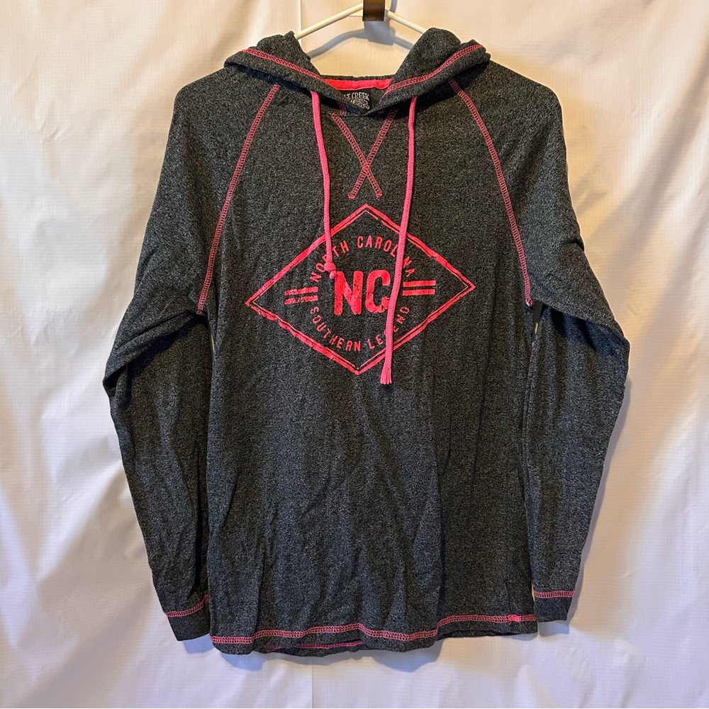 ❤️ 3/$20 ❤️ Women’s Salt Creek North Carolina Hooded Top sz sm